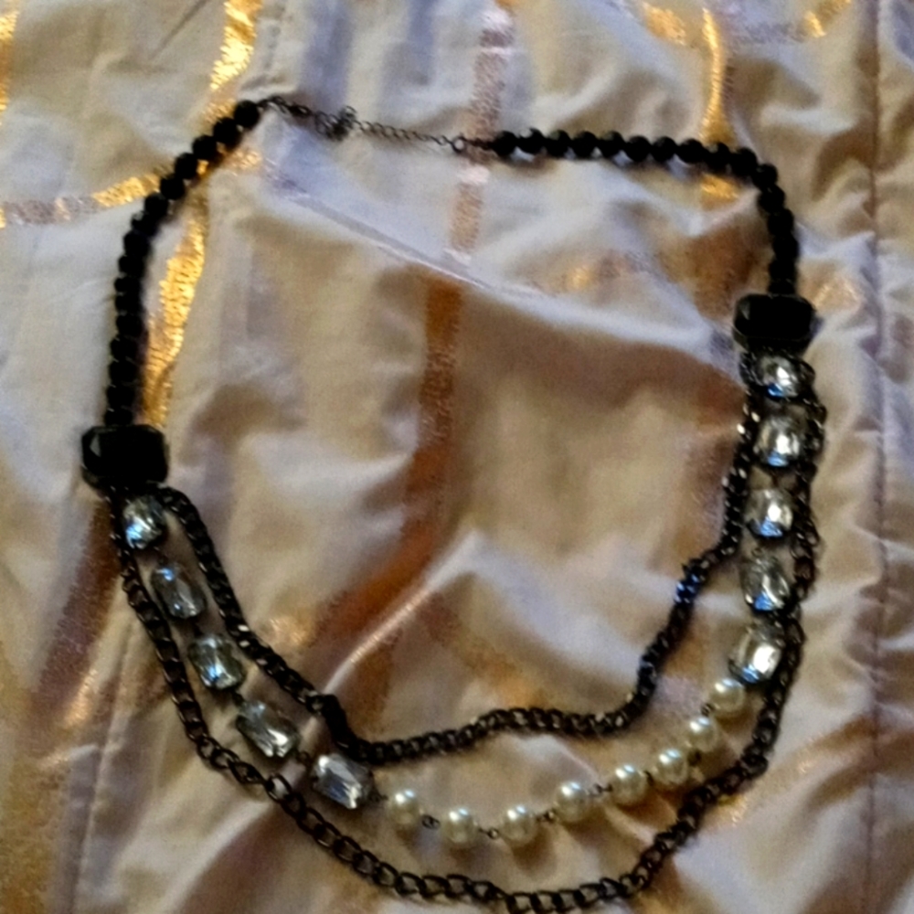 black with pearl neackless